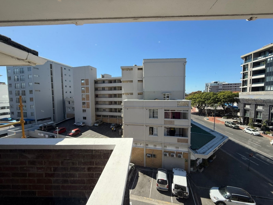 0 Bedroom Property for Sale in Sea Point Western Cape